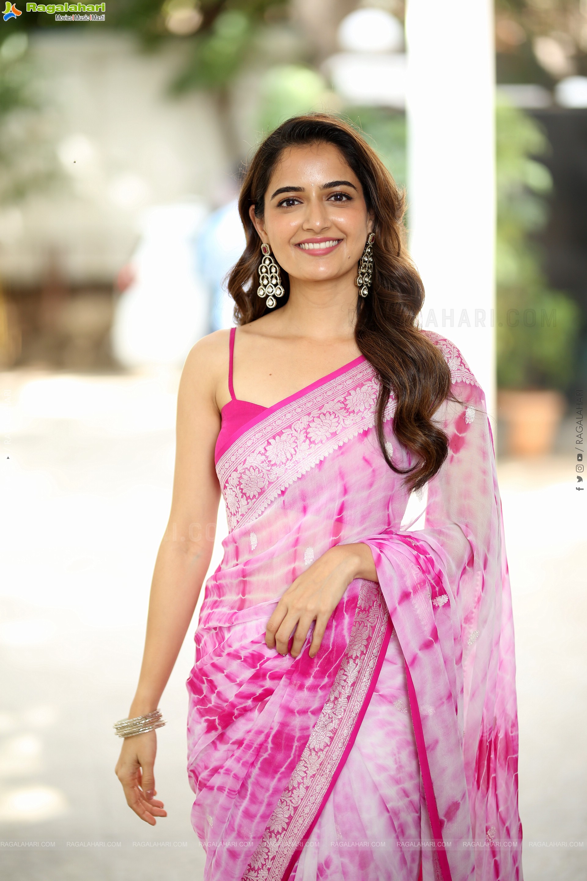 Ashika Ranganath Beautiful Stills in Saree, HD Gallery