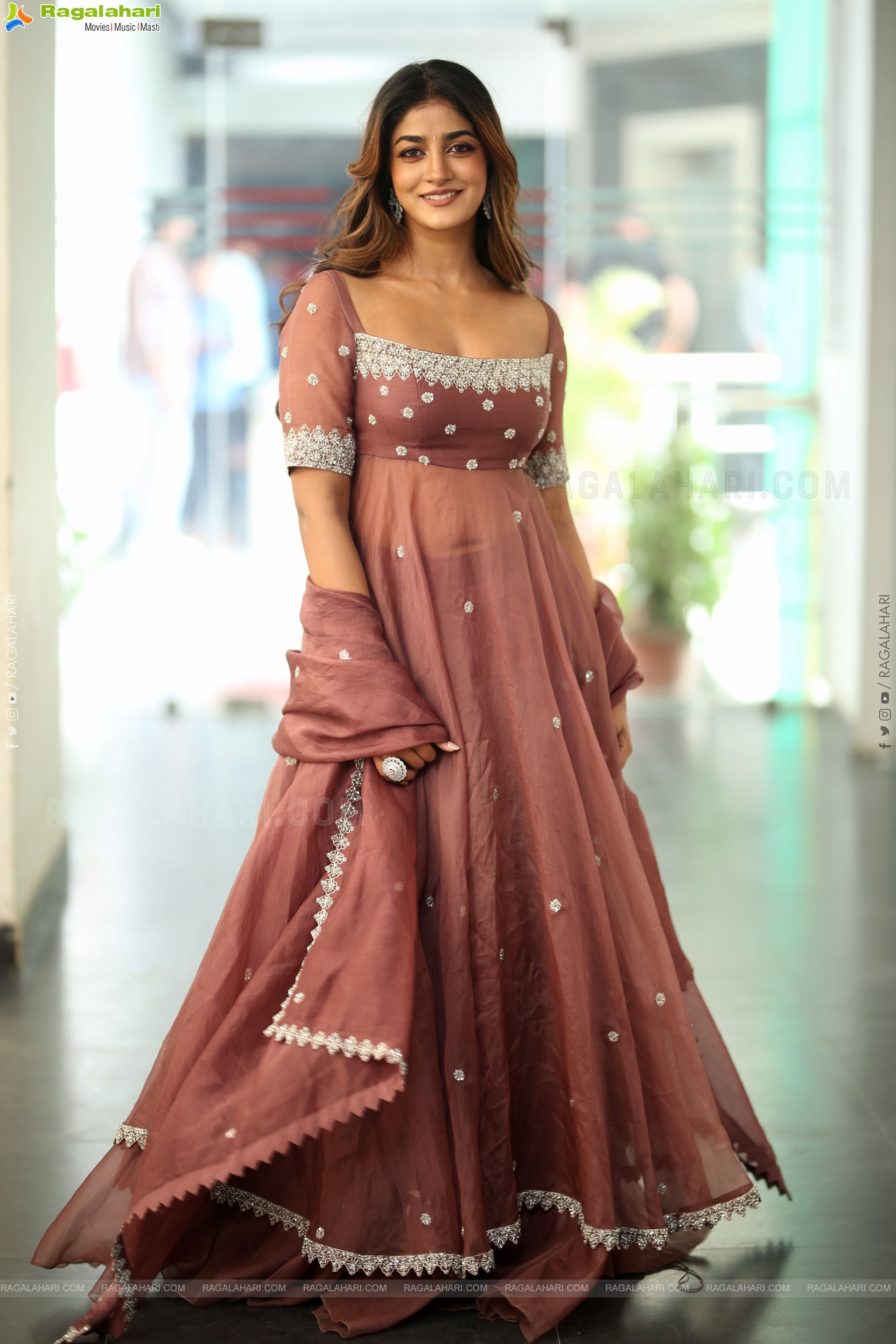 Dimple Hayathi at Bhartha Mahasayulaku Wignyapthi Interview, HD Gallery