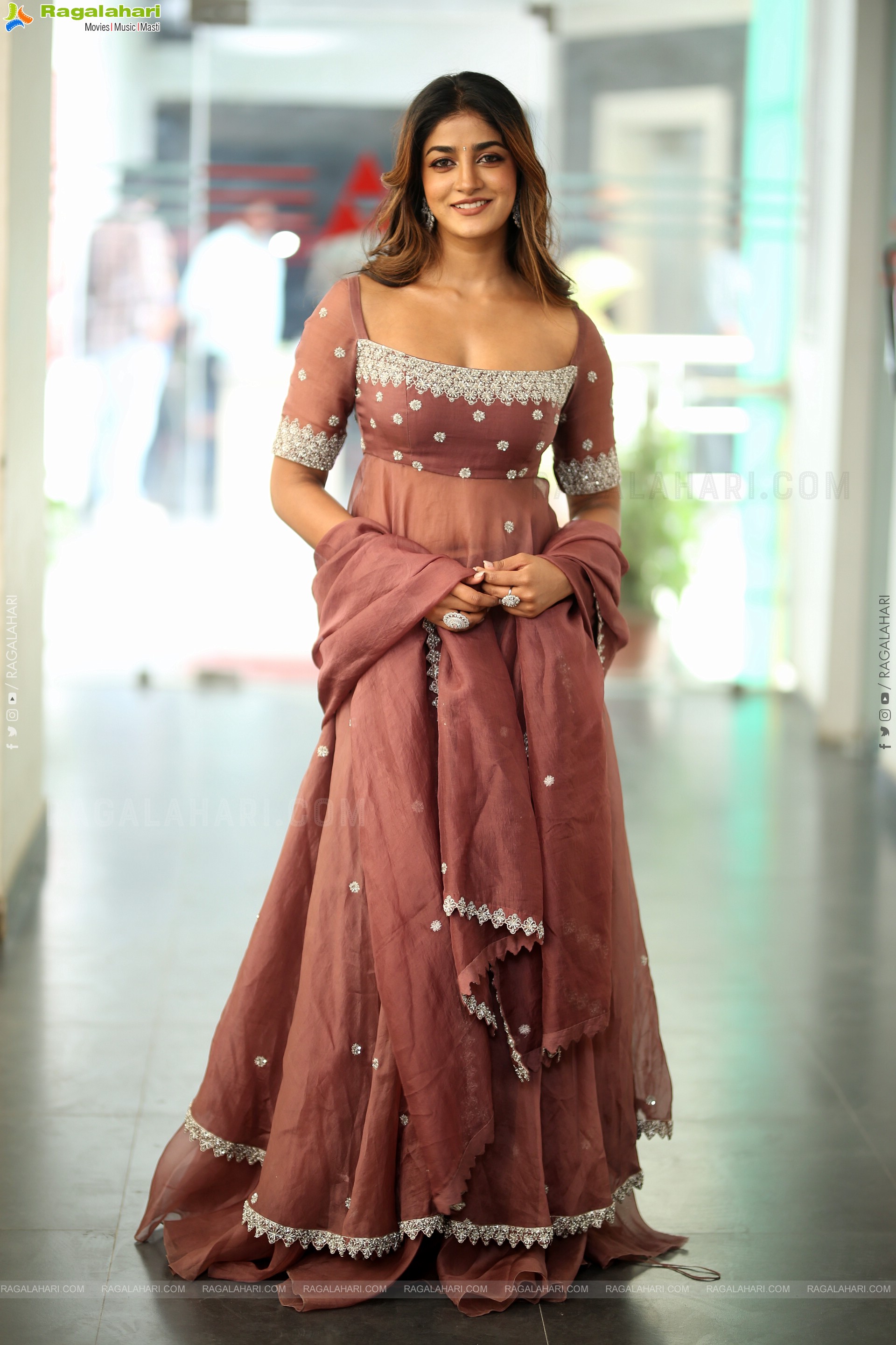 Dimple Hayathi at Bhartha Mahasayulaku Wignyapthi Interview, HD Gallery