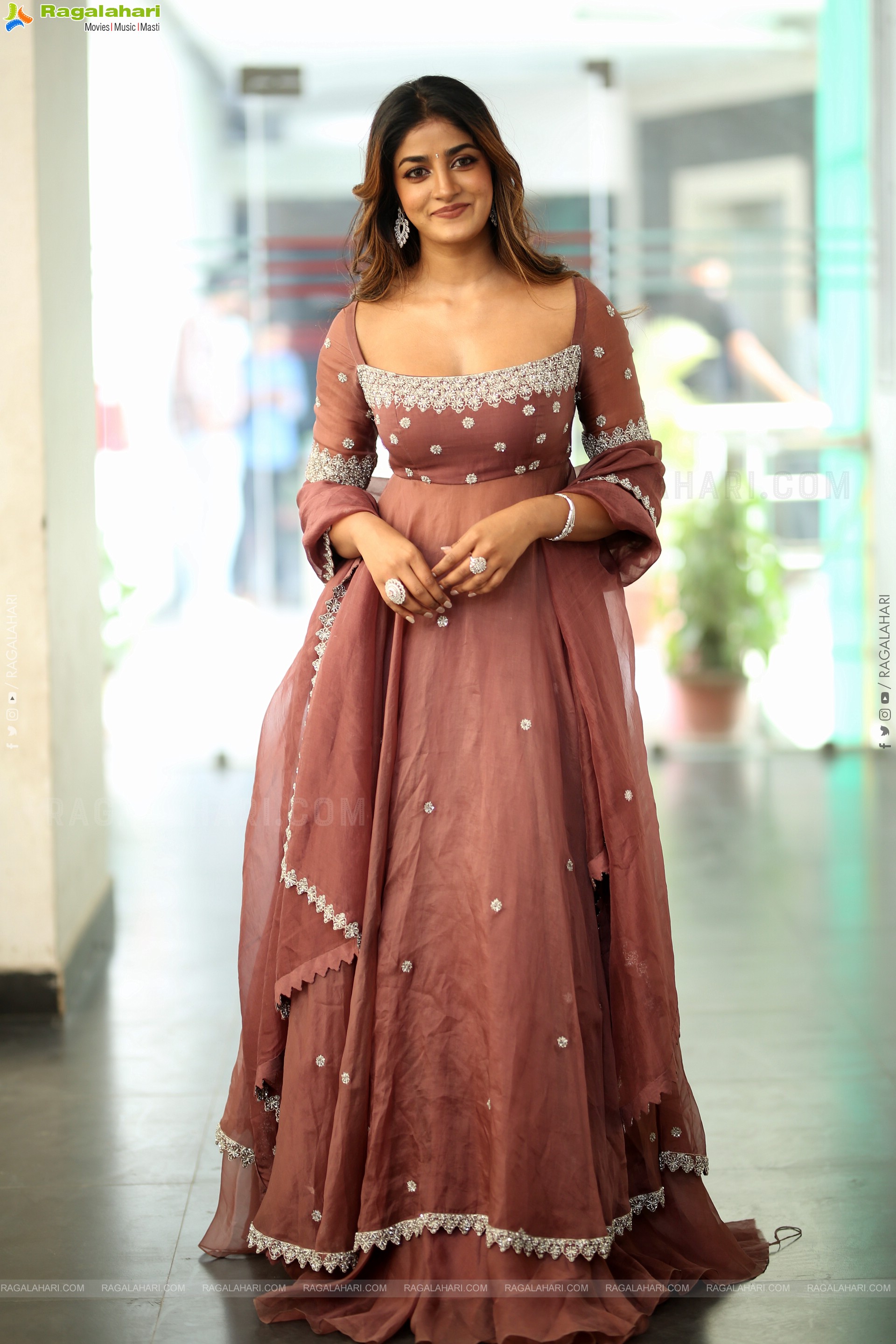 Dimple Hayathi at Bhartha Mahasayulaku Wignyapthi Interview, HD Gallery