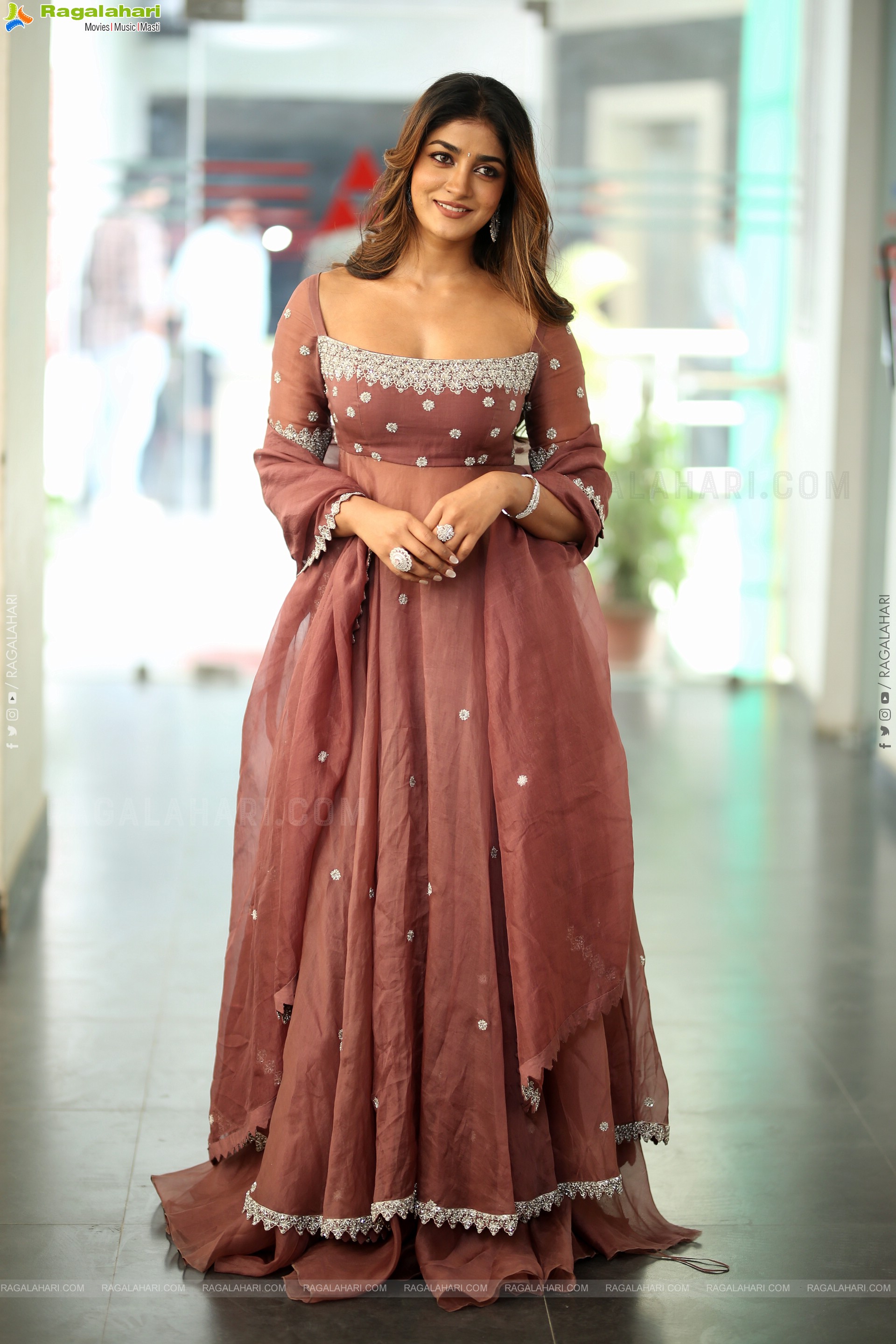 Dimple Hayathi at Bhartha Mahasayulaku Wignyapthi Interview, HD Gallery