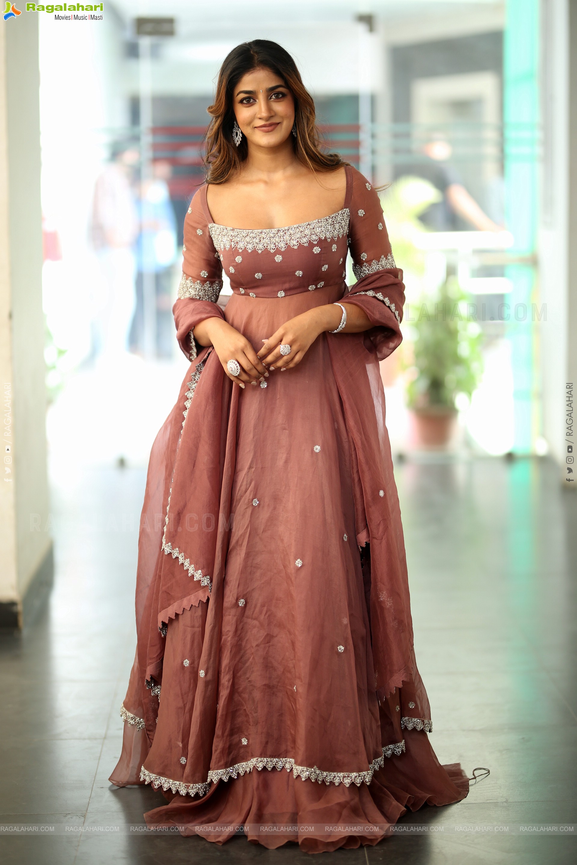 Dimple Hayathi at Bhartha Mahasayulaku Wignyapthi Interview, HD Gallery