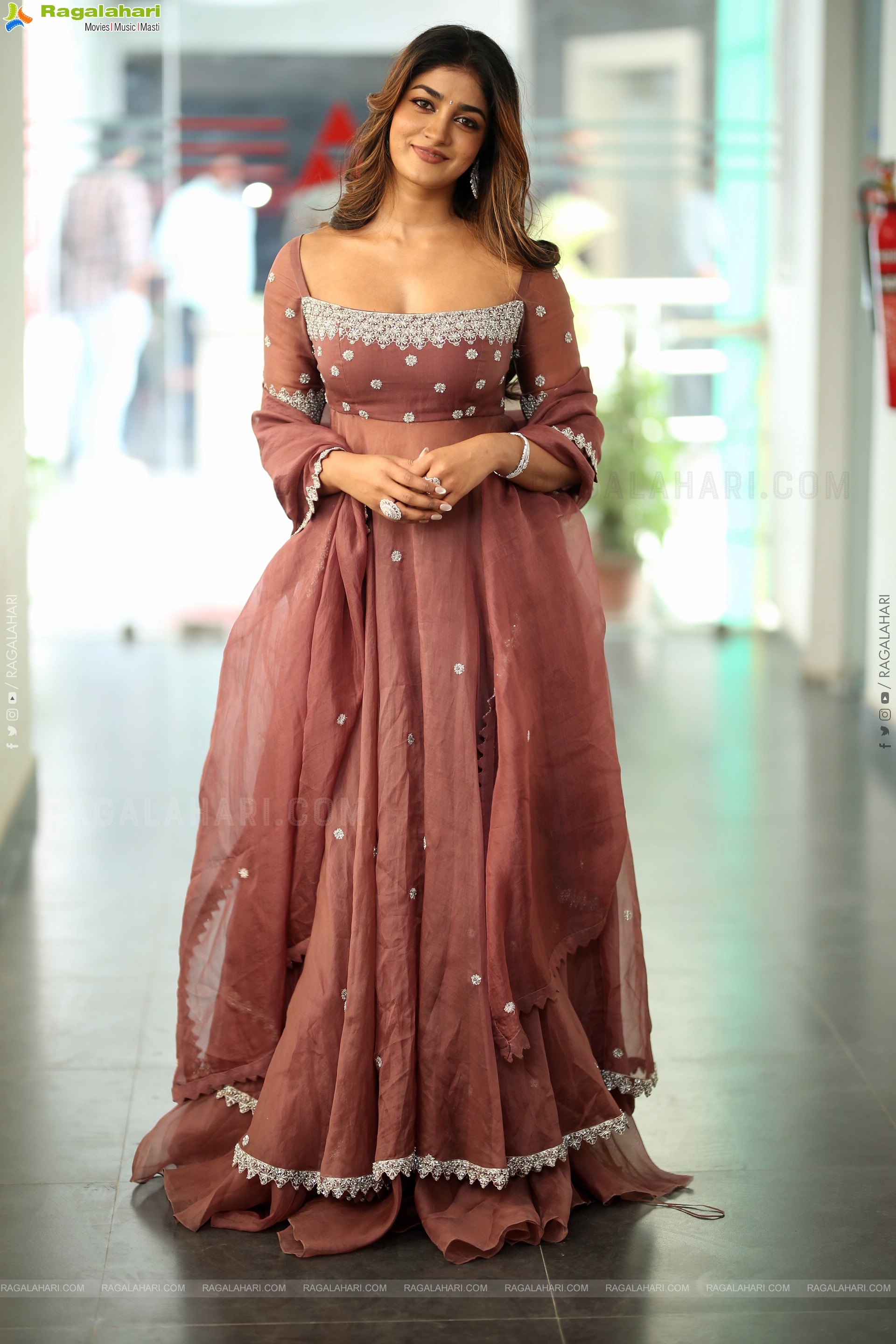 Dimple Hayathi at Bhartha Mahasayulaku Wignyapthi Interview, HD Gallery