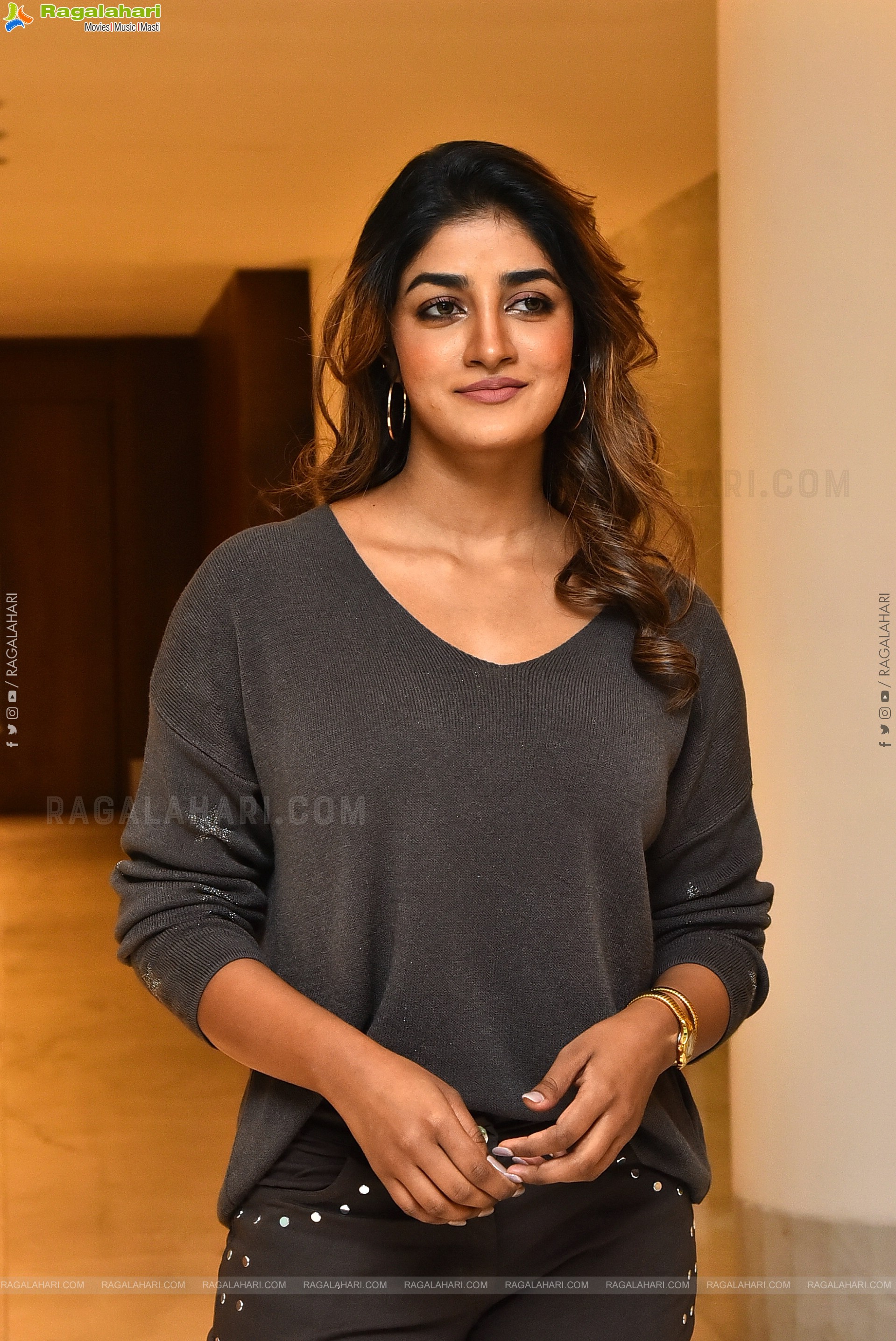 Dimple Hayathi Latest HD Stills, Photo Gallery