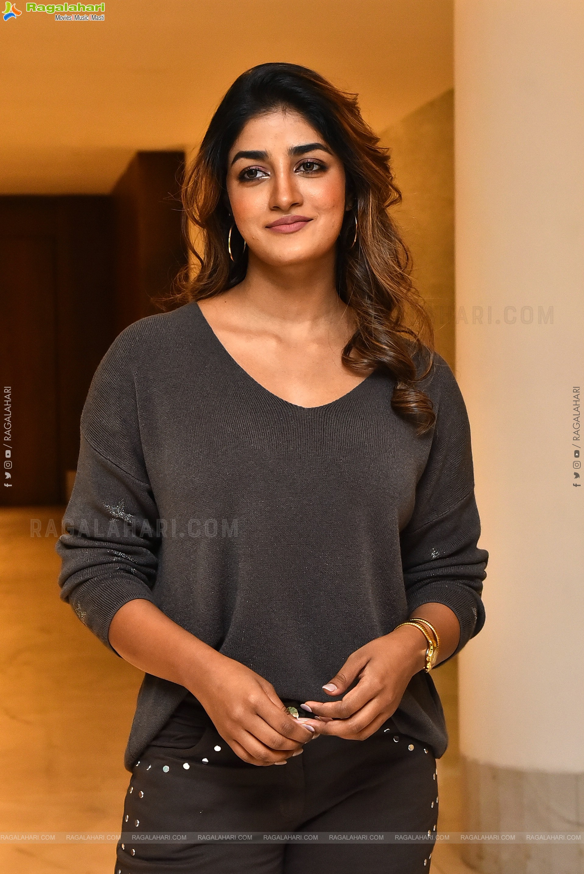 Dimple Hayathi Latest HD Stills, Photo Gallery