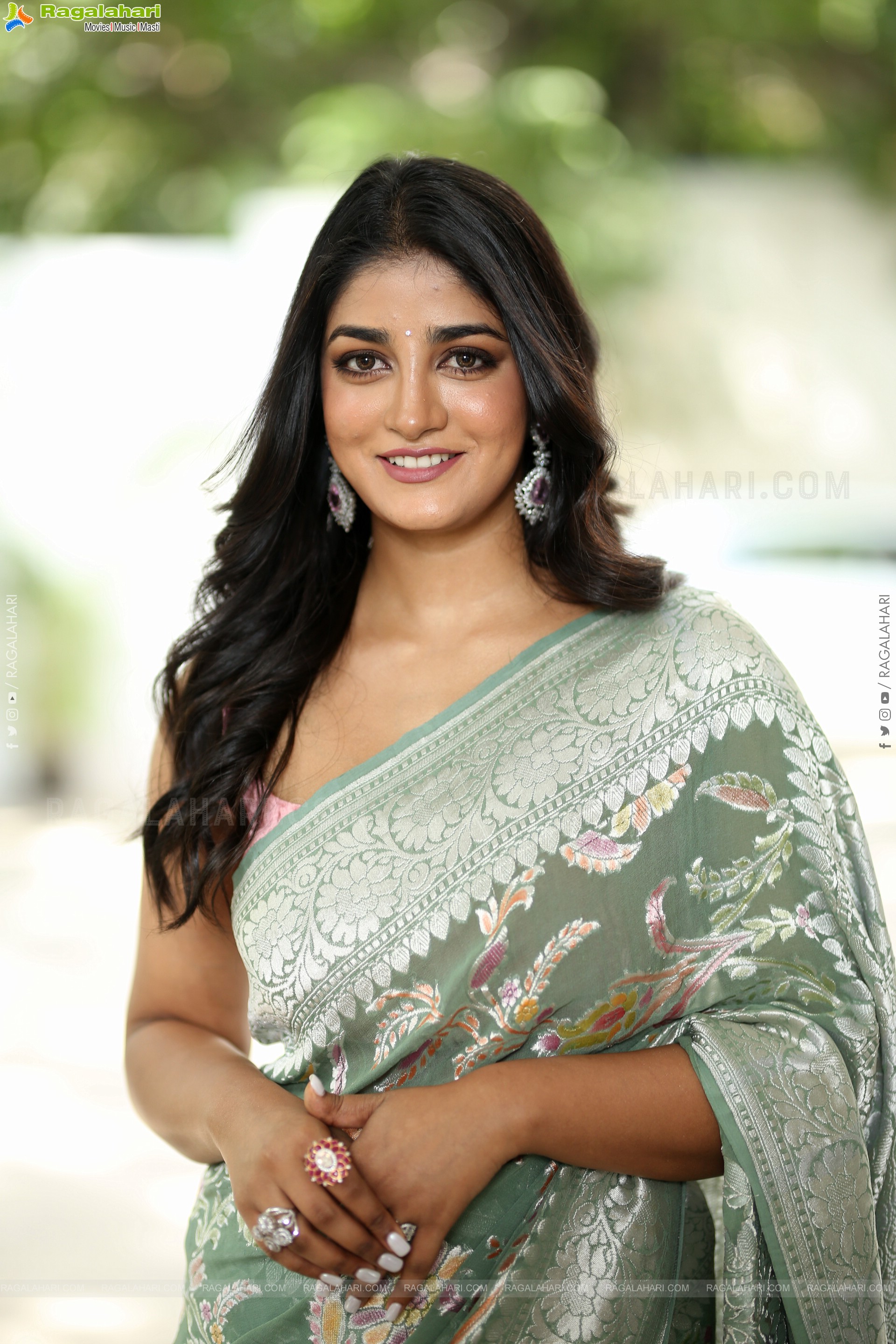 Dimple Hayathi Glam Stills in Saree, HD Gallery