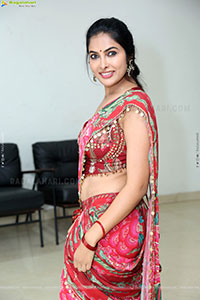 Divi Vadthya at Honey Trailer Launch Event, HD Gallery 