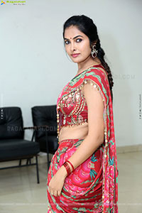 Divi Vadthya at Honey Trailer Launch Event, HD Gallery 