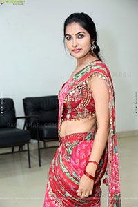 Divi Vadthya at Honey Trailer Launch Event, HD Gallery 