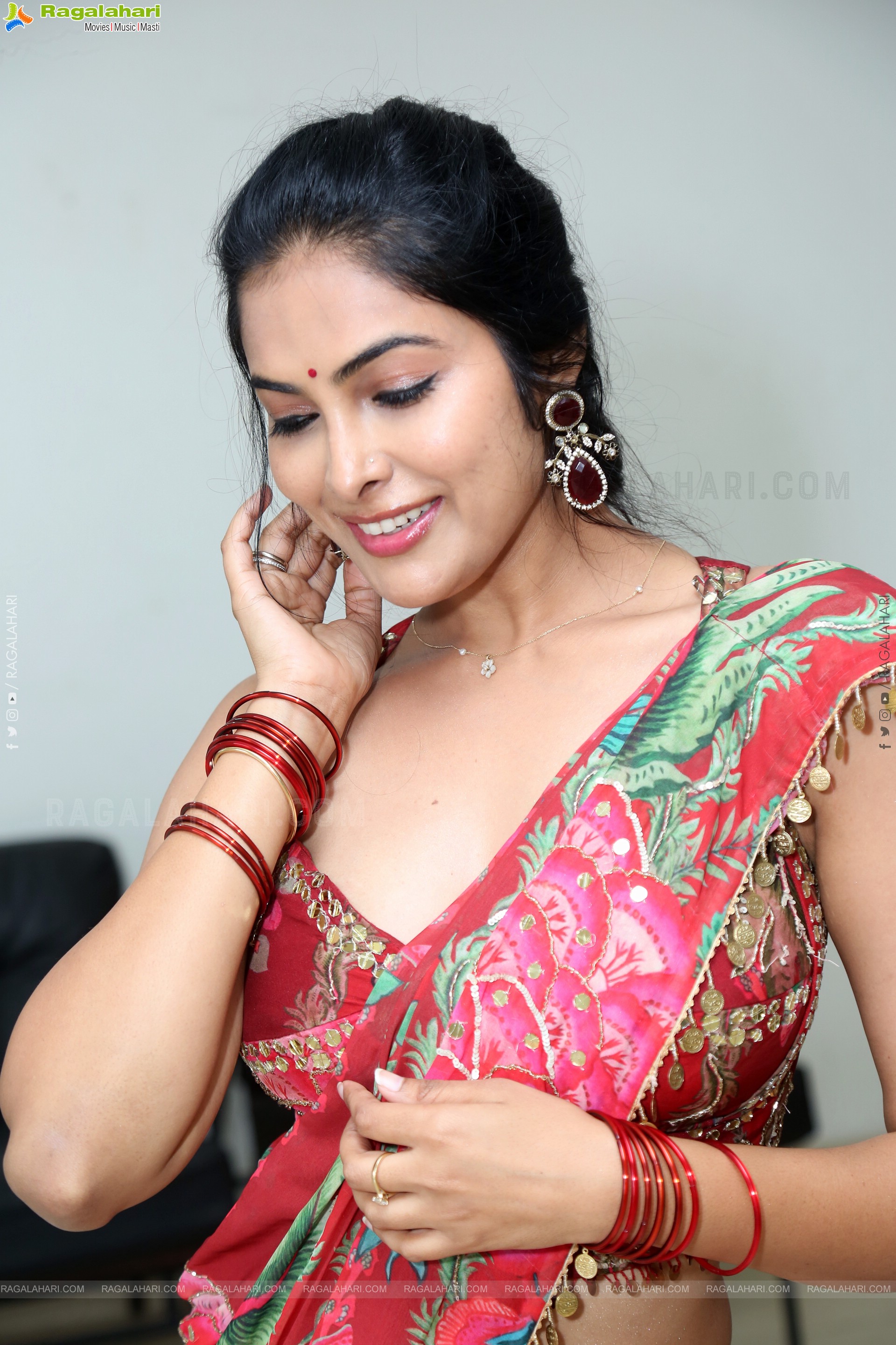 Divi Vadthya at Honey Trailer Launch Event, HD Gallery