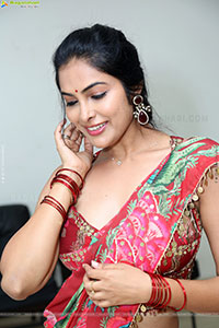 Divi Vadthya at Honey Trailer Launch Event, HD Gallery 