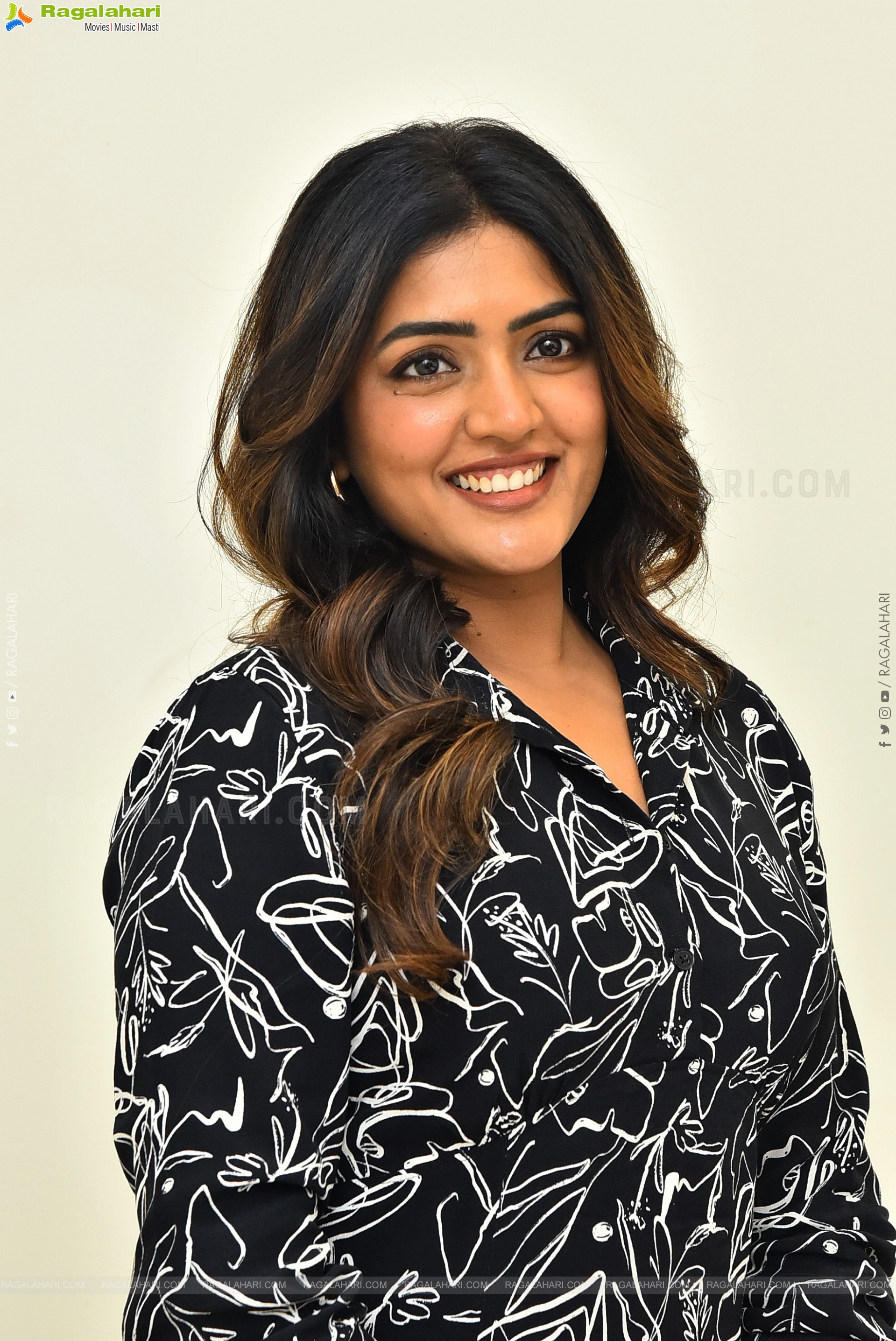 Eesha Rebba at Om Shanti Shanti Shantihi Interview, HD Gallery