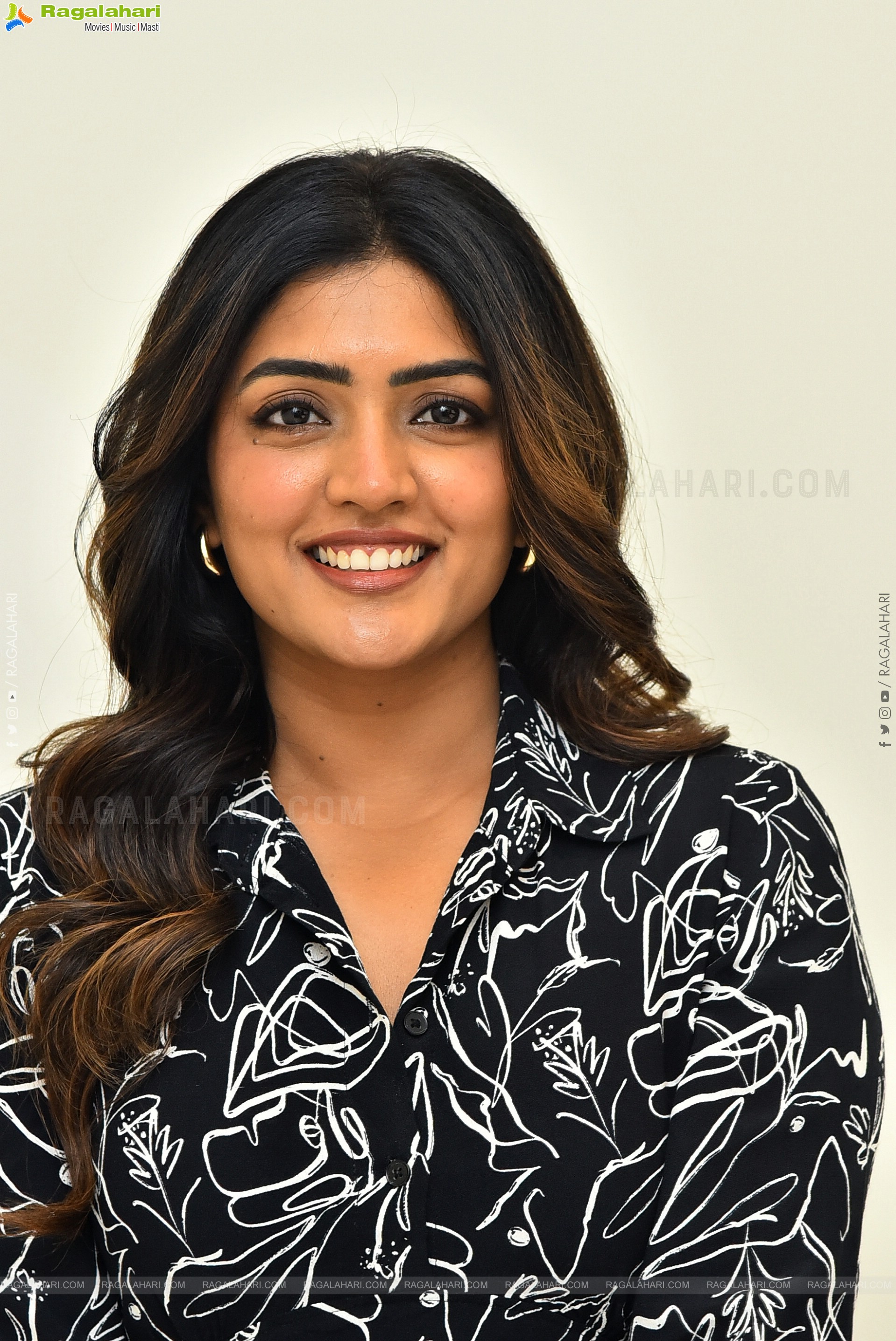 Eesha Rebba at Om Shanti Shanti Shantihi Interview, HD Gallery