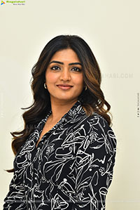 Eesha Rebba at Om Shanti Shanti Shantihi Interview