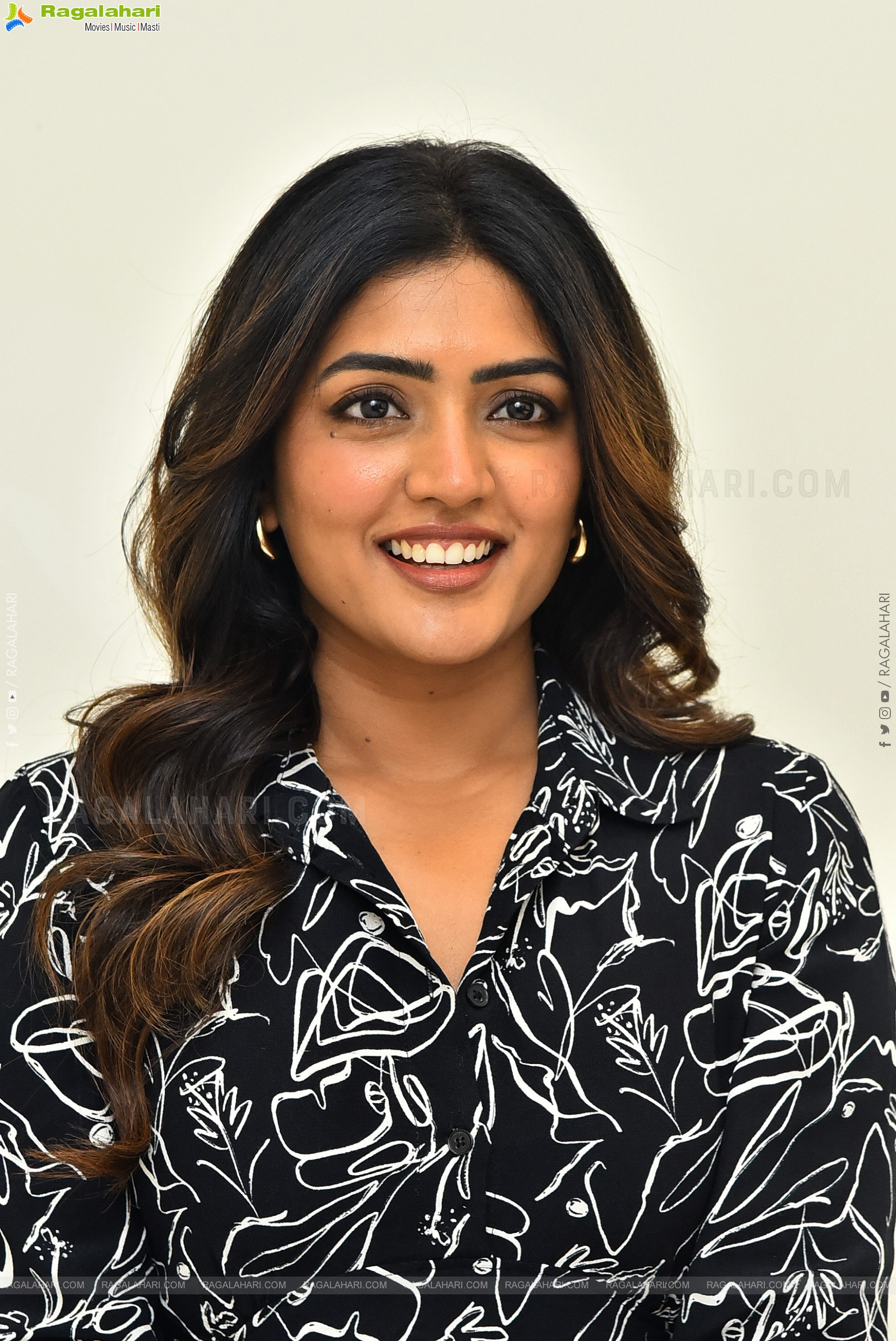 Eesha Rebba at Om Shanti Shanti Shantihi Interview, HD Gallery