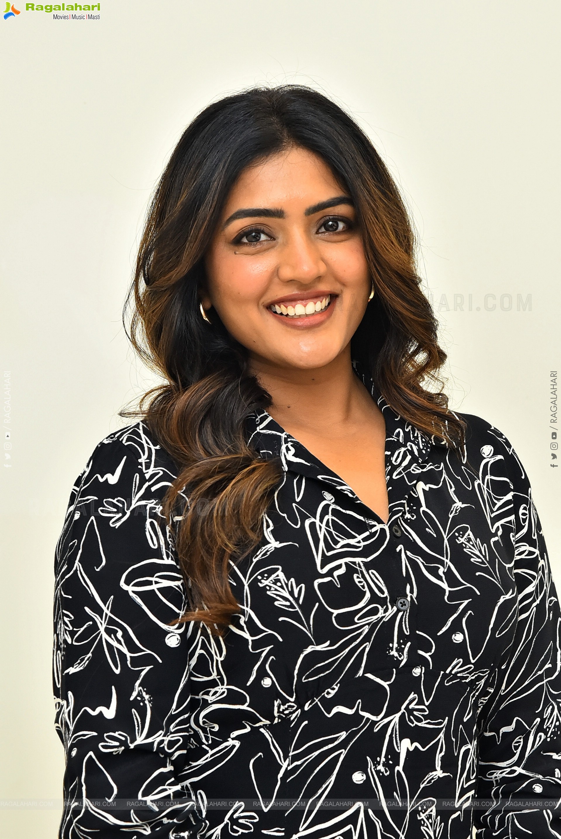 Eesha Rebba at Om Shanti Shanti Shantihi Interview, HD Gallery