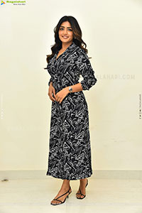 Eesha Rebba at Om Shanti Shanti Shantihi Interview