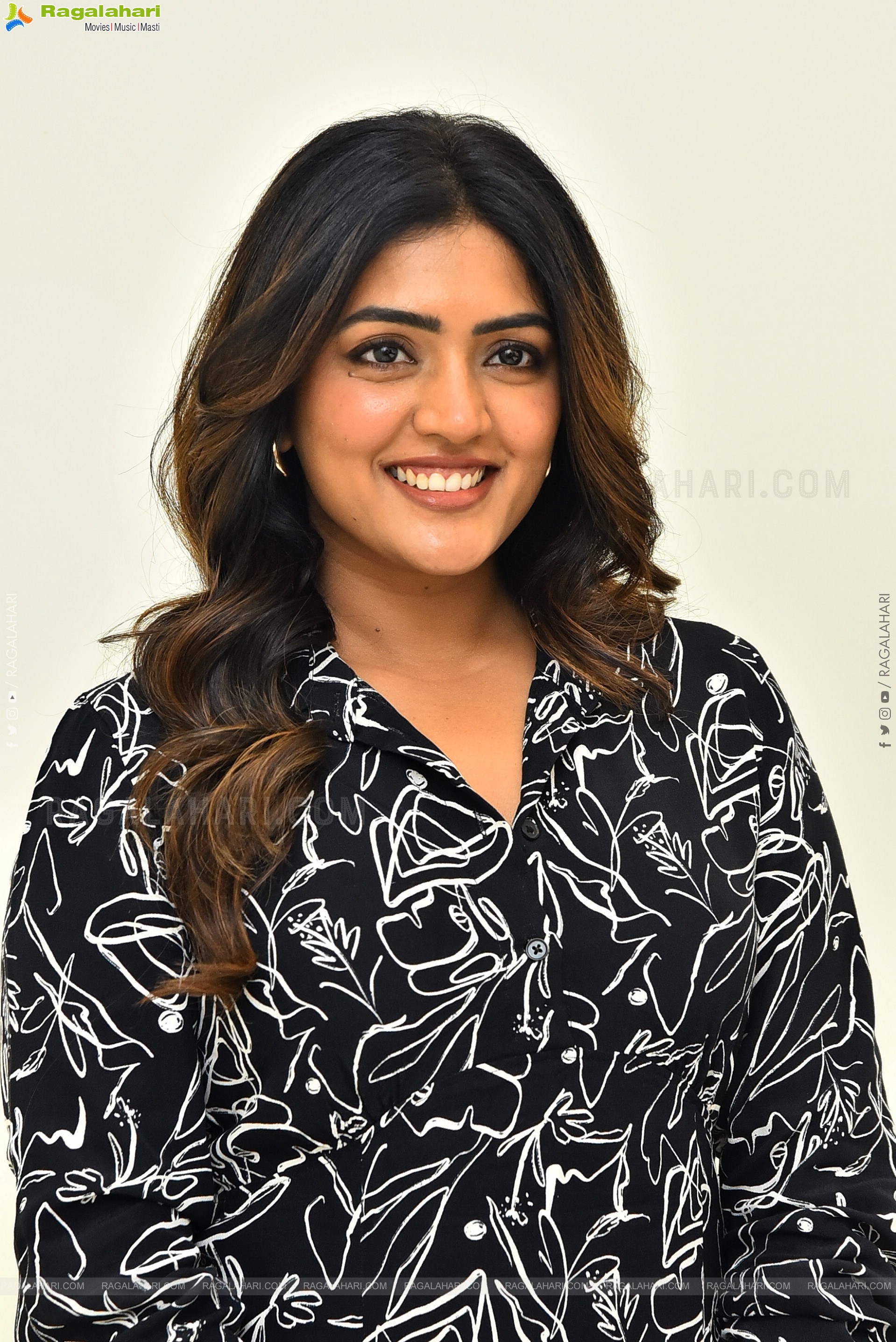 Eesha Rebba at Om Shanti Shanti Shantihi Interview, HD Gallery