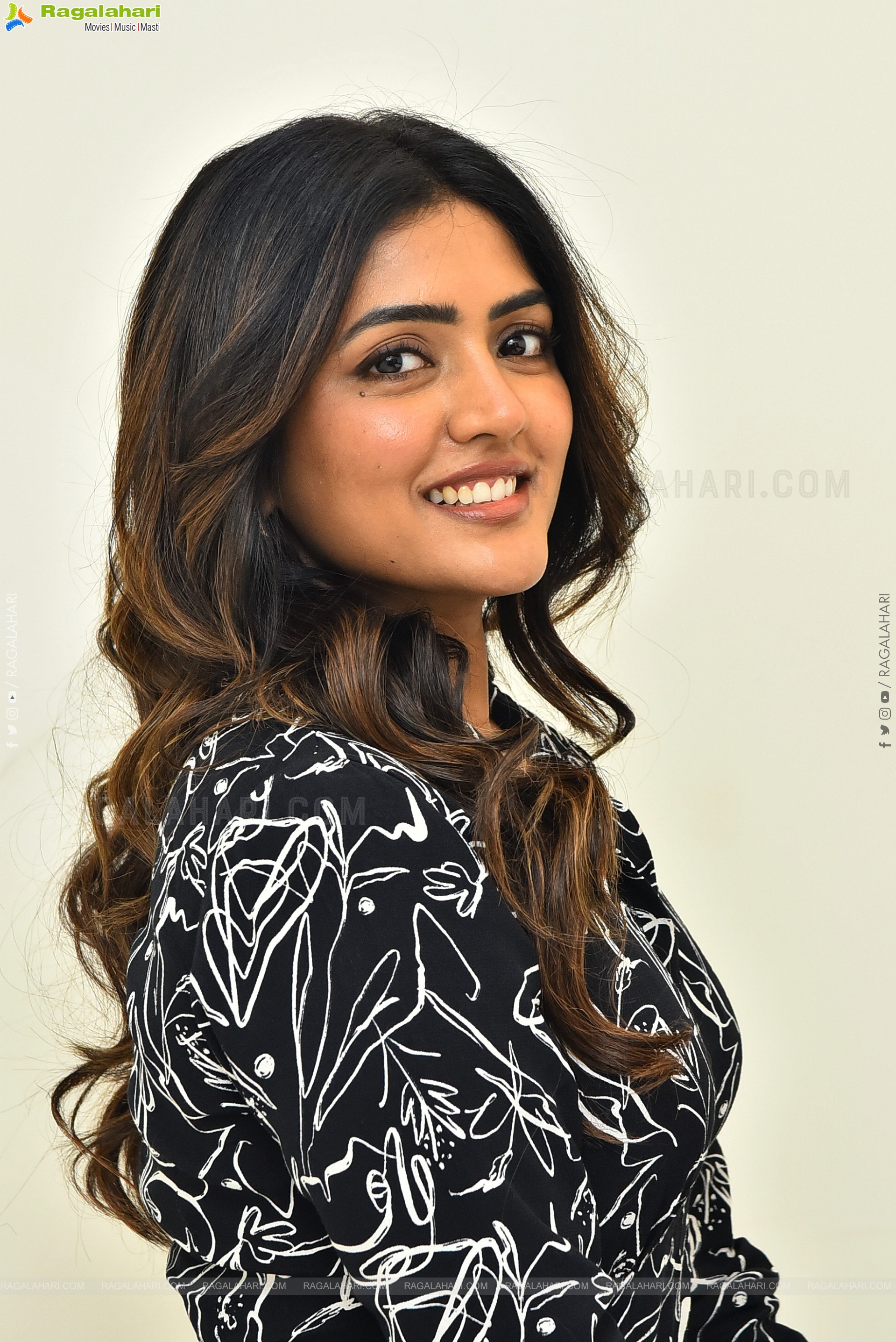 Eesha Rebba at Om Shanti Shanti Shantihi Interview, HD Gallery