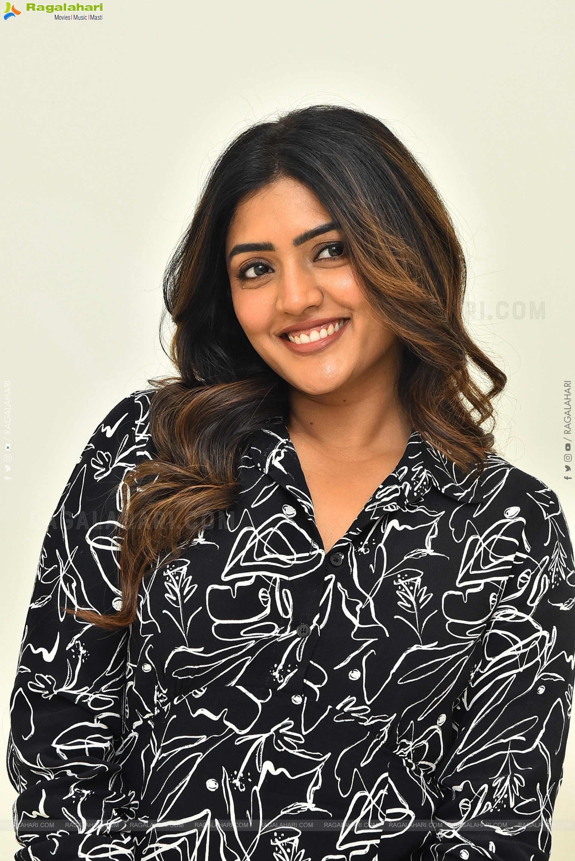Eesha Rebba at Om Shanti Shanti Shantihi Interview, HD Gallery