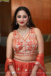 Heena Sheikh stills in Orange Lehenga Choli