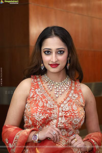 Heena Sheikh stills in Orange Lehenga Choli