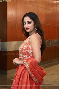 Heena Sheikh stills in Orange Lehenga Choli
