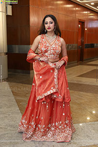 Heena Sheikh stills in Orange Lehenga Choli