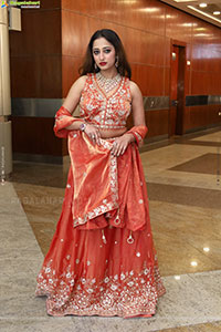 Heena Sheikh stills in Orange Lehenga Choli