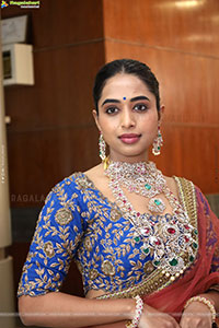 Krithika Poses with Designer Jewellery, HD Gallery