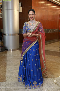 Krithika Poses with Designer Jewellery, HD Gallery