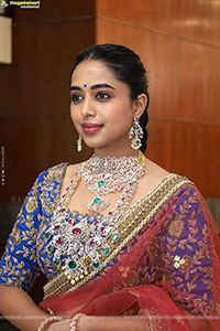 Krithika Poses with Designer Jewellery, HD Gallery