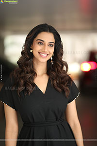 Meenakshi Chaudhary at Anaganaga Oka Raju Interview