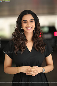 Meenakshi Chaudhary at Anaganaga Oka Raju Interview