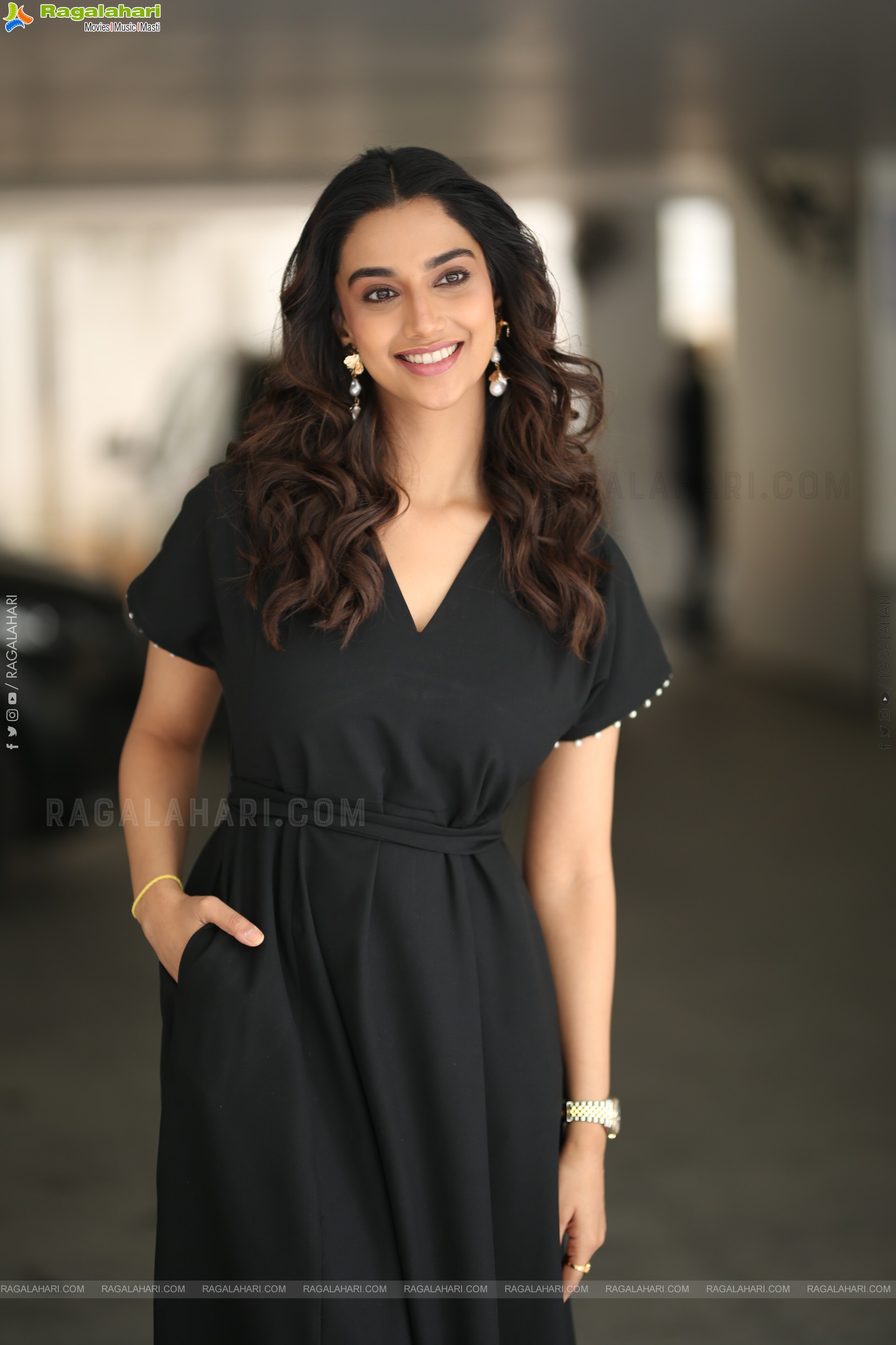 Meenakshi Chaudhary at Anaganaga Oka Raju Interview, HD Gallery