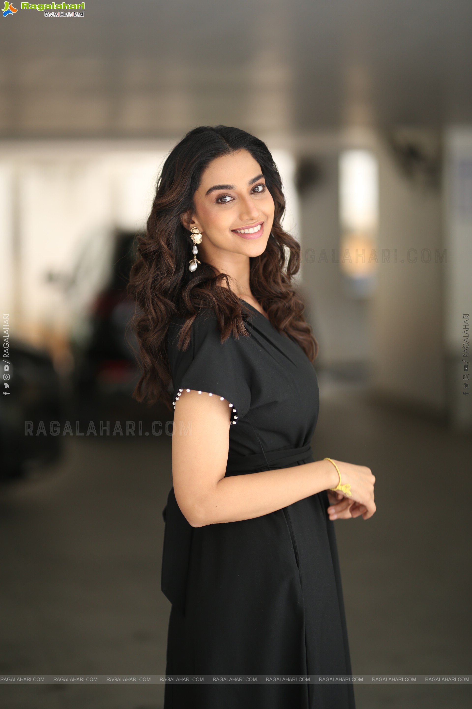 Meenakshi Chaudhary at Anaganaga Oka Raju Interview, HD Gallery