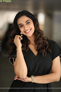 Meenakshi Chaudhary at Anaganaga Oka Raju Interview