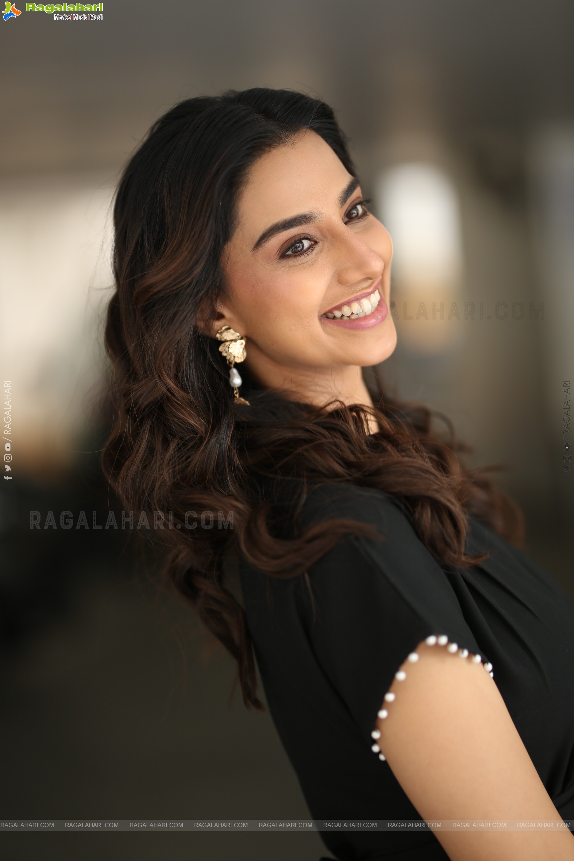 Meenakshi Chaudhary at Anaganaga Oka Raju Interview, HD Gallery