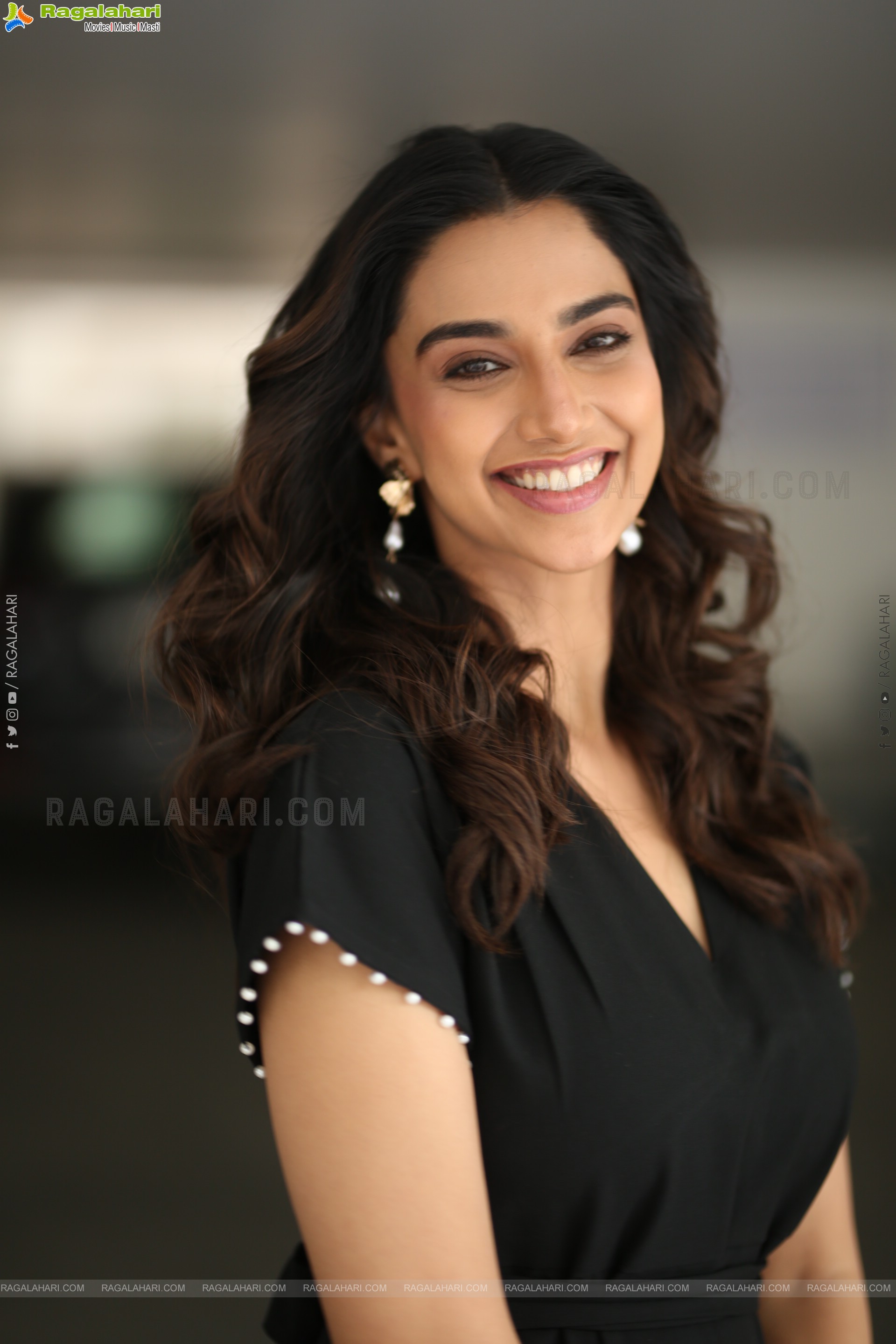 Meenakshi Chaudhary at Anaganaga Oka Raju Interview, HD Gallery