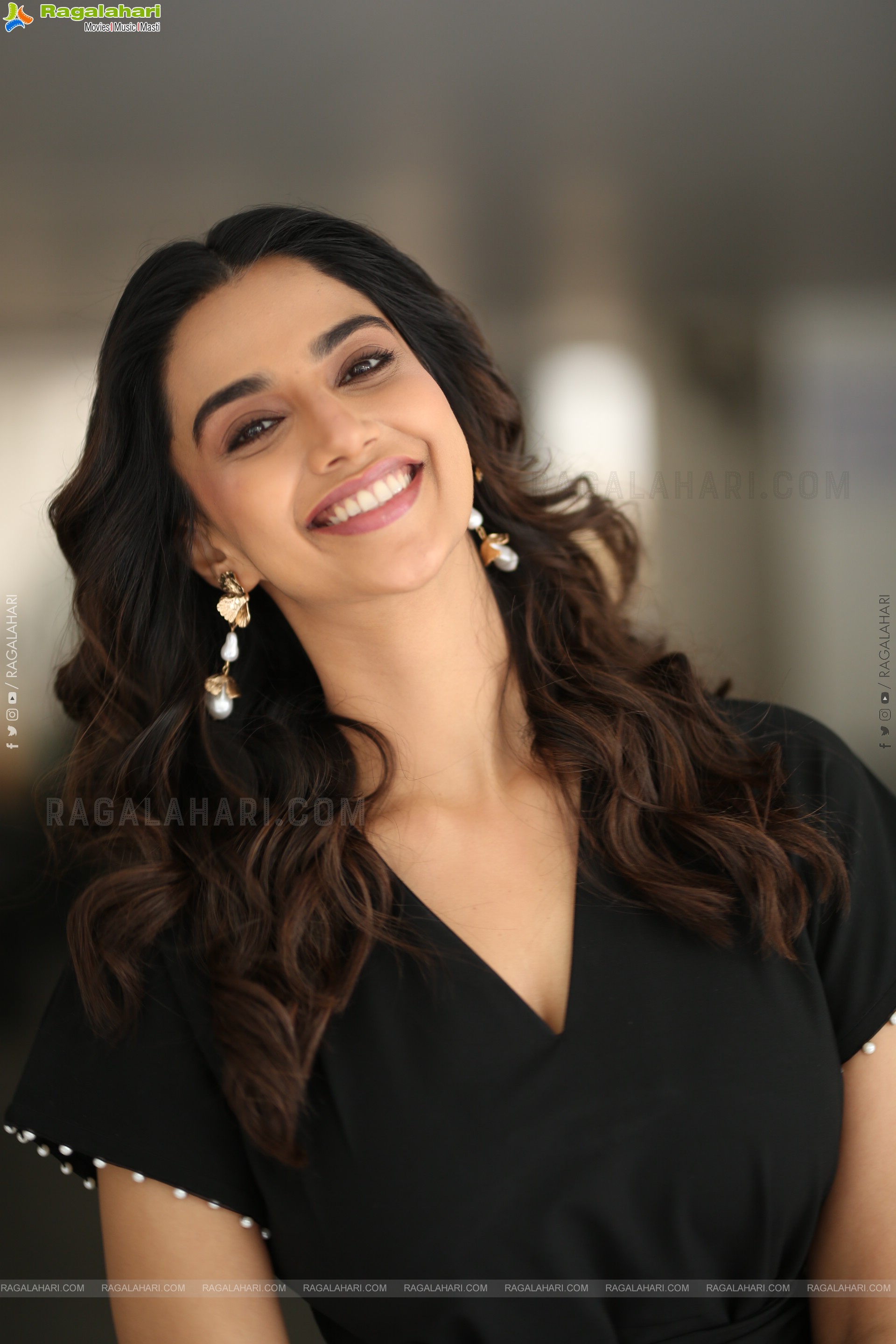 Meenakshi Chaudhary at Anaganaga Oka Raju Interview, HD Gallery