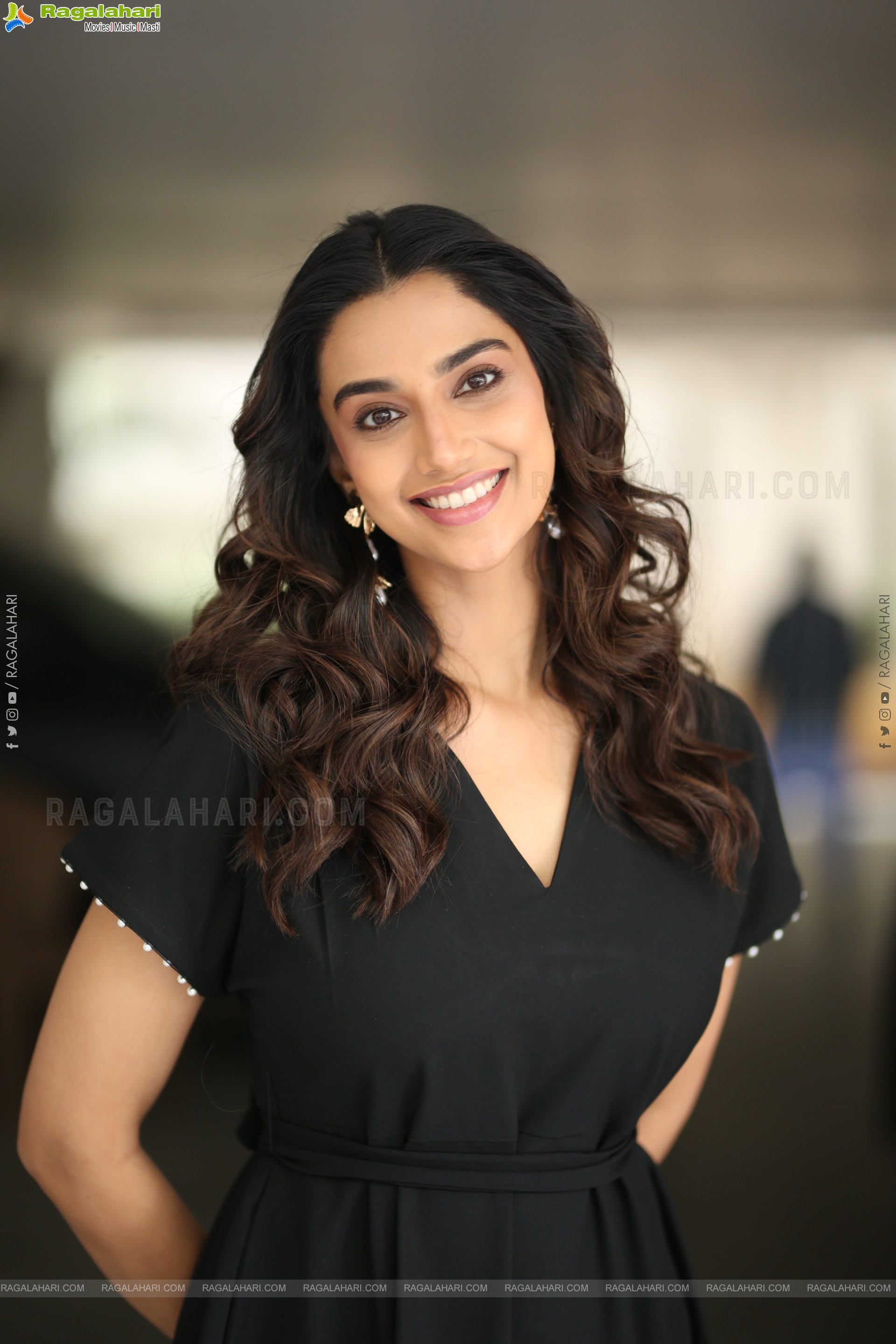 Meenakshi Chaudhary at Anaganaga Oka Raju Interview, HD Gallery