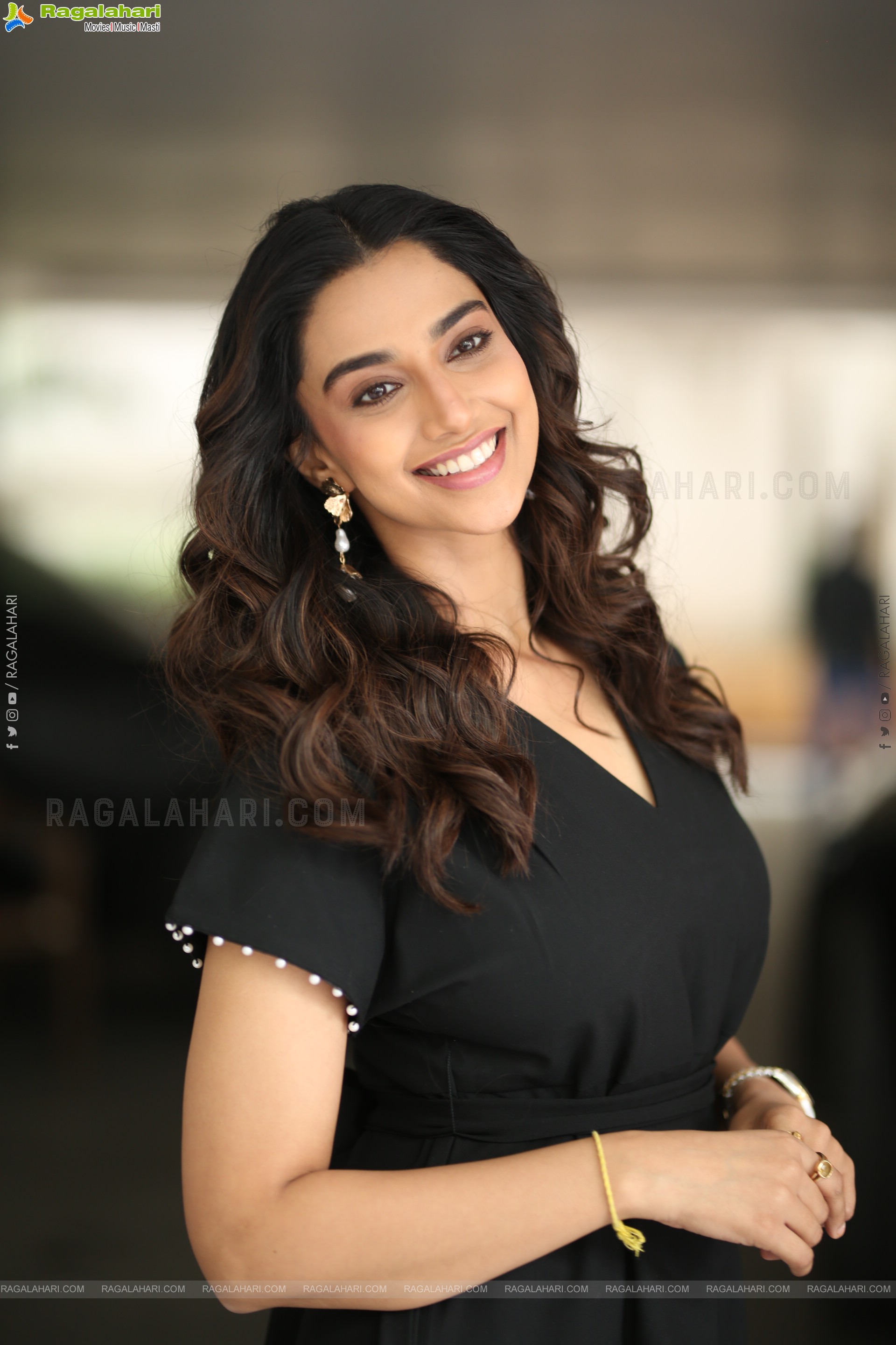 Meenakshi Chaudhary at Anaganaga Oka Raju Interview, HD Gallery