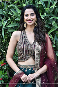 Meenakshi Chaudhary Glam Photoshoot Stills, HD Gallery