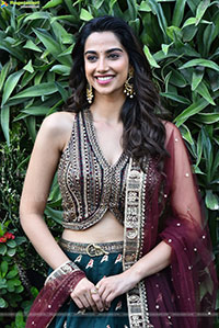 Meenakshi Chaudhary Glam Photoshoot Stills, HD Gallery