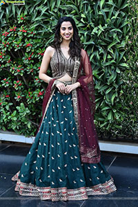 Meenakshi Chaudhary Glam Photoshoot Stills, HD Gallery