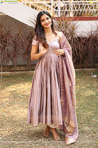 Neha Pathan at Atreyapuram Brothers Movie Opening