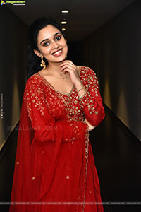 Nidhi Pradeep at Godari Gattupaina Movie Teaser Launch