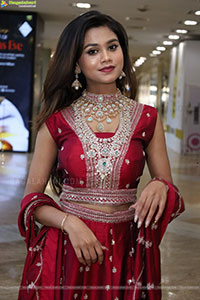 Reba Biswas Poses with Jewellery, HD Gallery