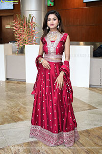 Reba Biswas Poses with Jewellery, HD Gallery