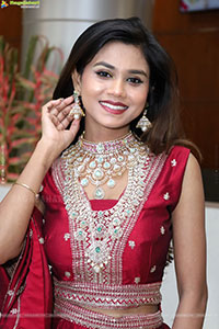 Reba Biswas Poses with Jewellery, HD Gallery